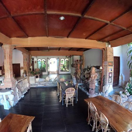 Pias Poppies Hotel Rantepao Exterior foto