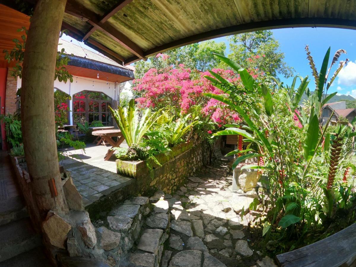 Pias Poppies Hotel Rantepao Exterior foto
