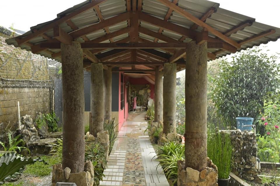 Pias Poppies Hotel Rantepao Exterior foto